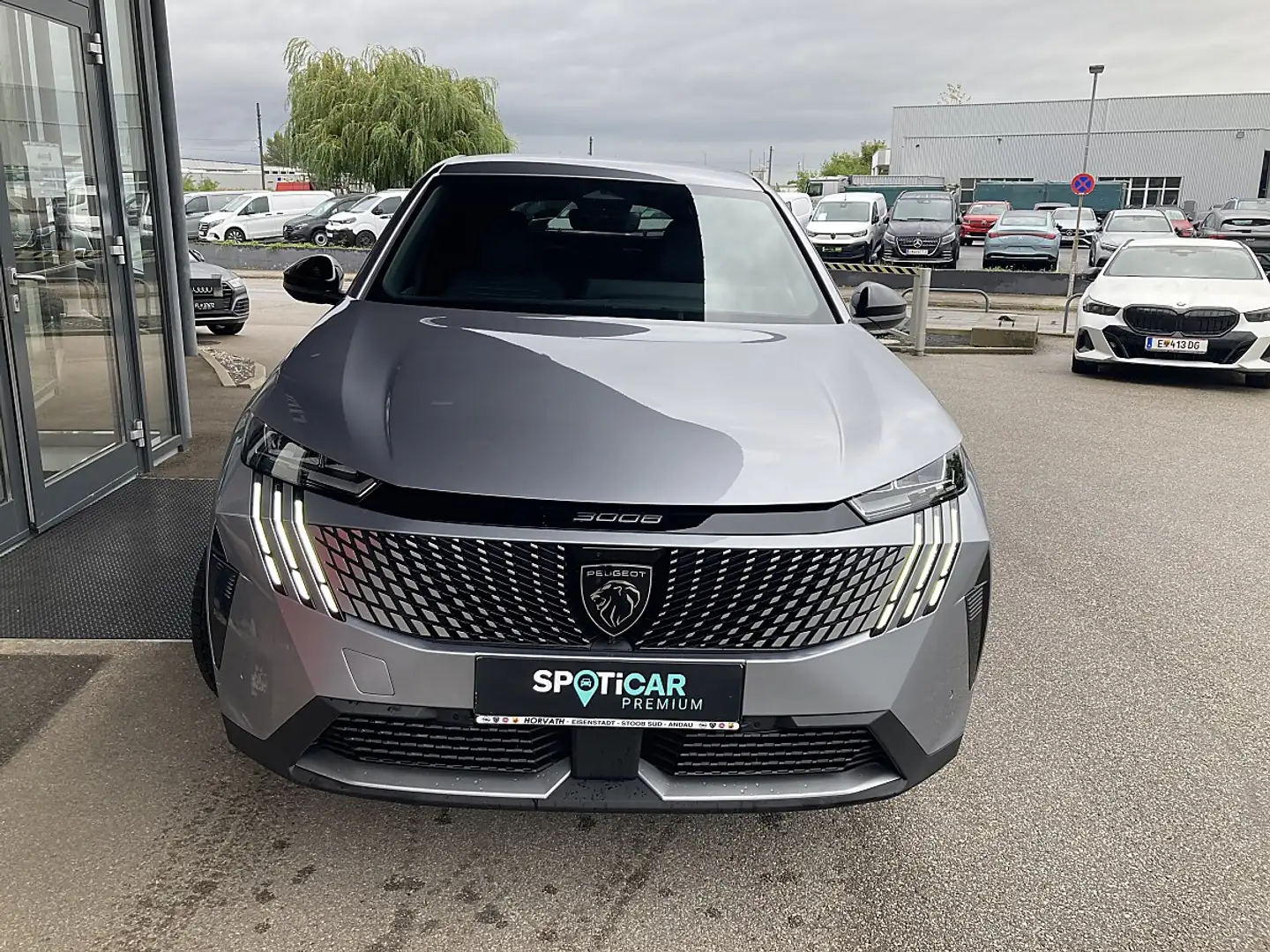 Peugeot 3008 Hybrid 145 E-DCS6 Allure Aut.!NAVI,360°KAMERA,L... Grau - 2
