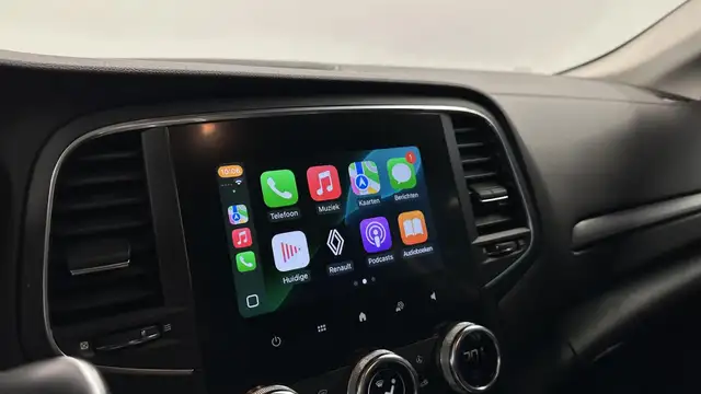 Renault Megane E-Tech view 8