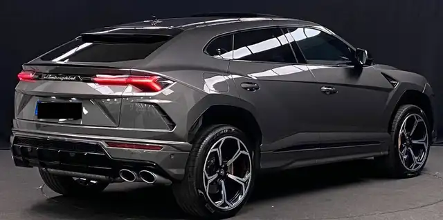 Lamborghini Urus view 4