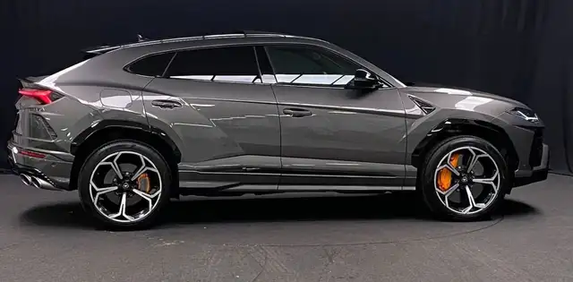 Lamborghini Urus view 7