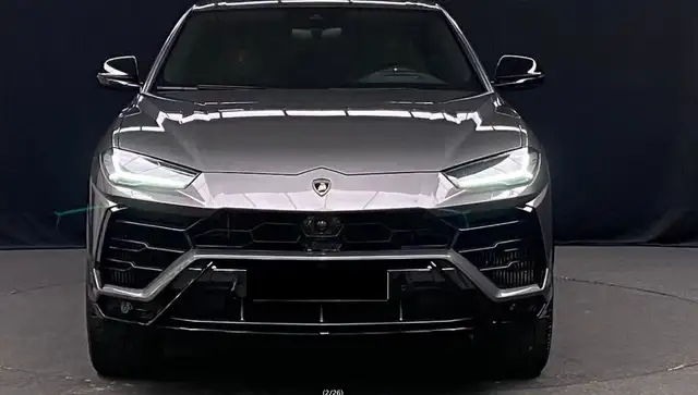 Lamborghini Urus view 2