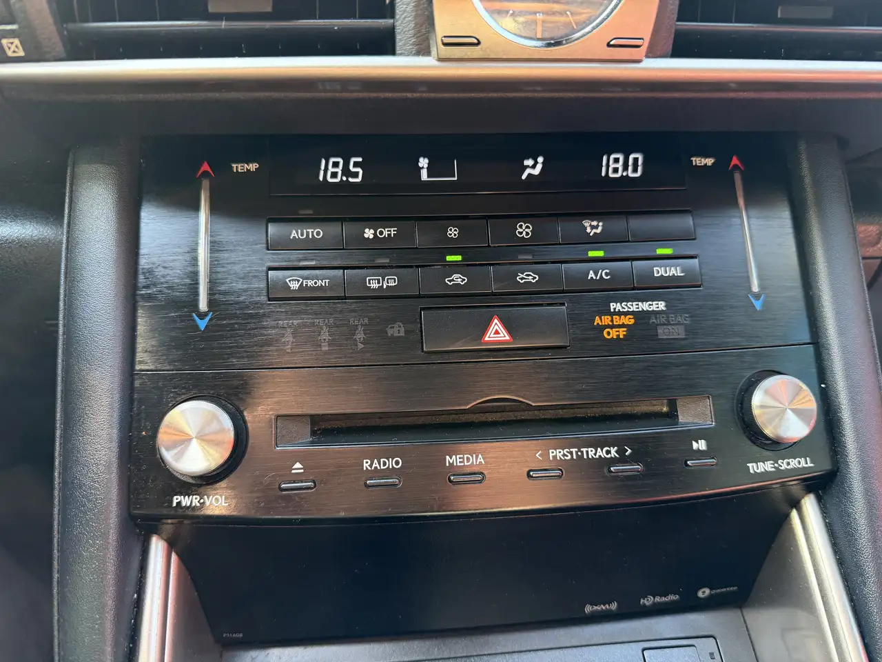 Lexus IS снимка Lexus IS