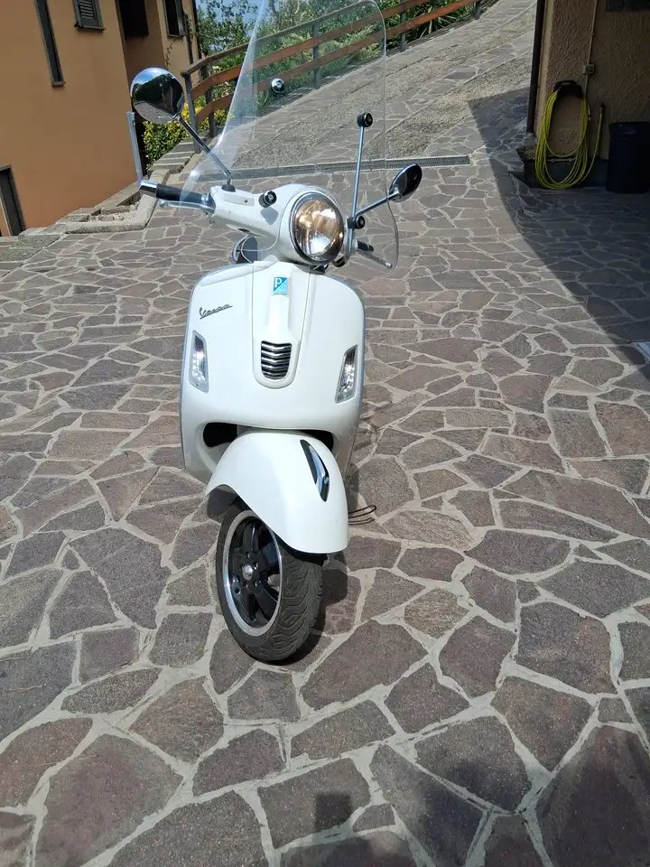 Piaggio GTS 300