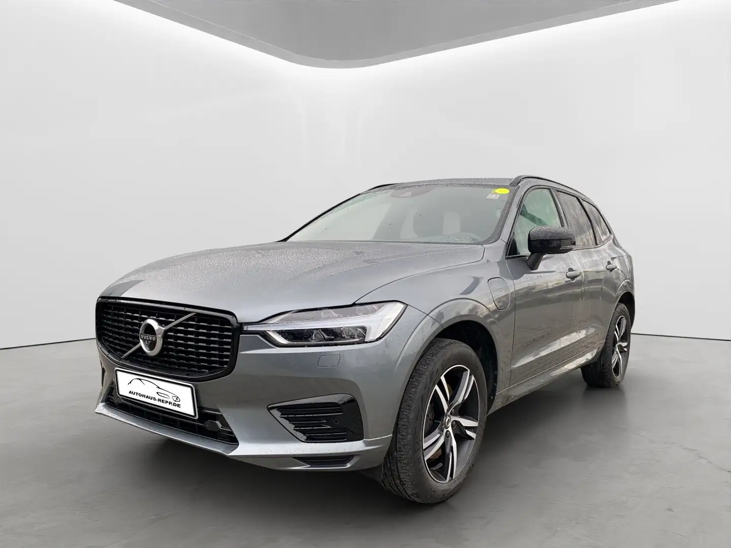 Volvo XC60 T8 AWD Plug-in Hybrid R-Design Grau - 2