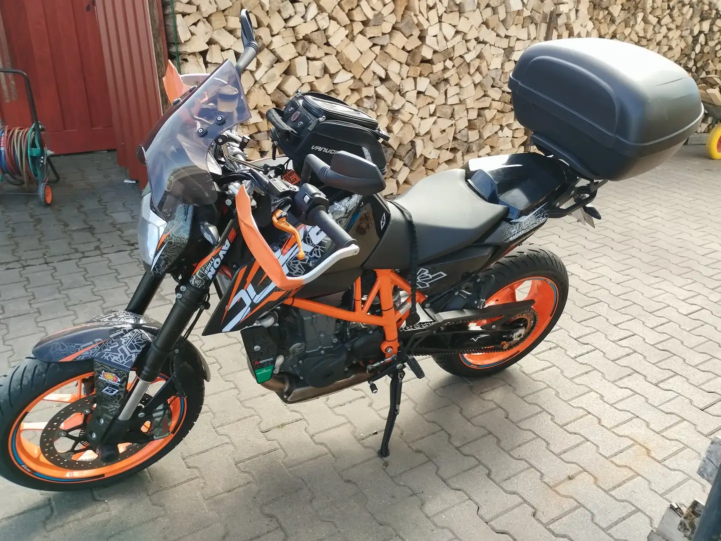KTM 690 Duke R Schwarz - 1