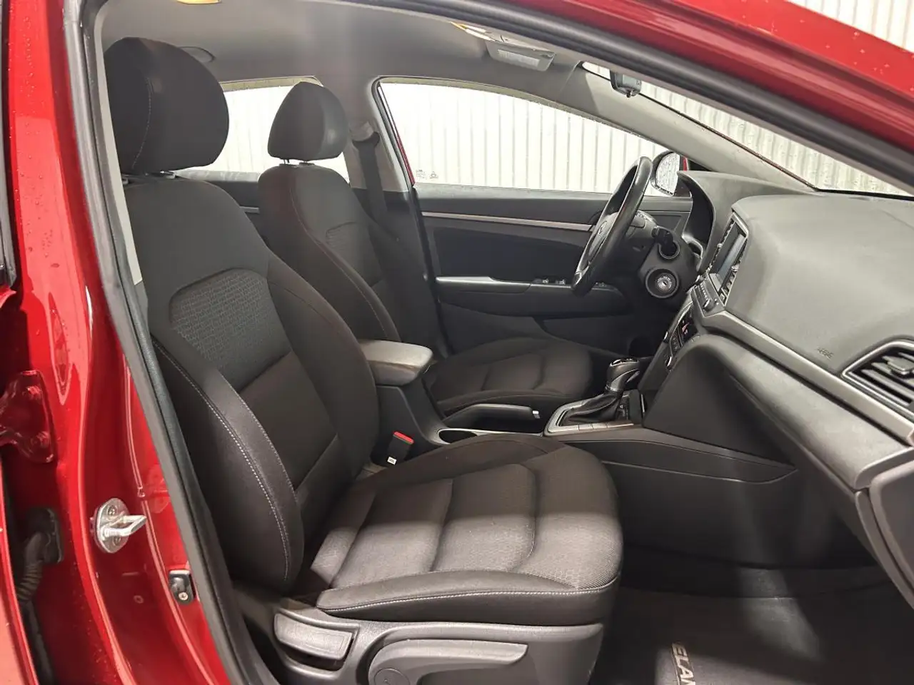Hyundai ELANTRA снимка Hyundai ELANTRA