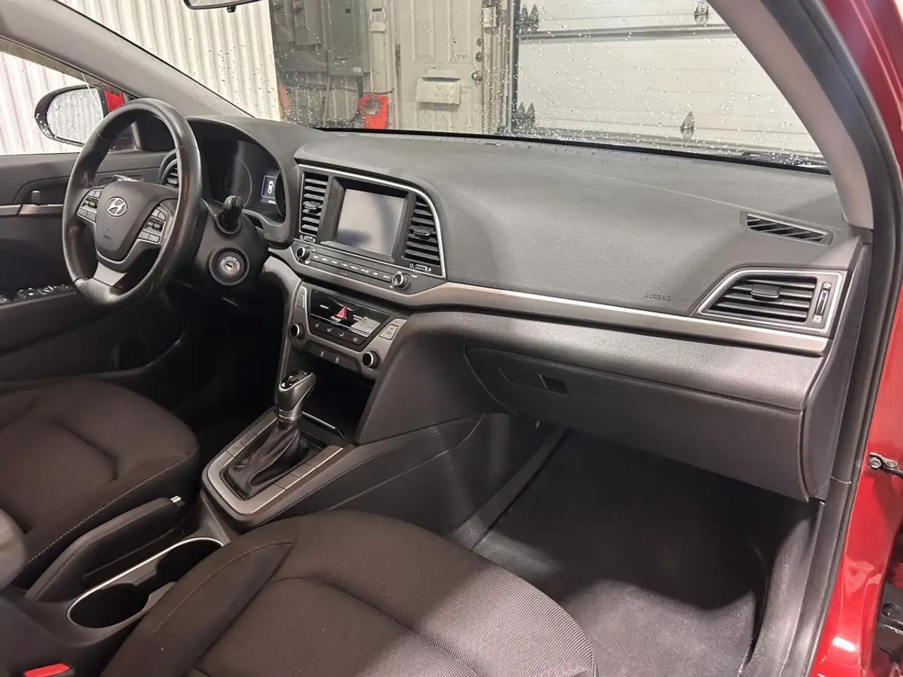Hyundai ELANTRA снимка Hyundai ELANTRA