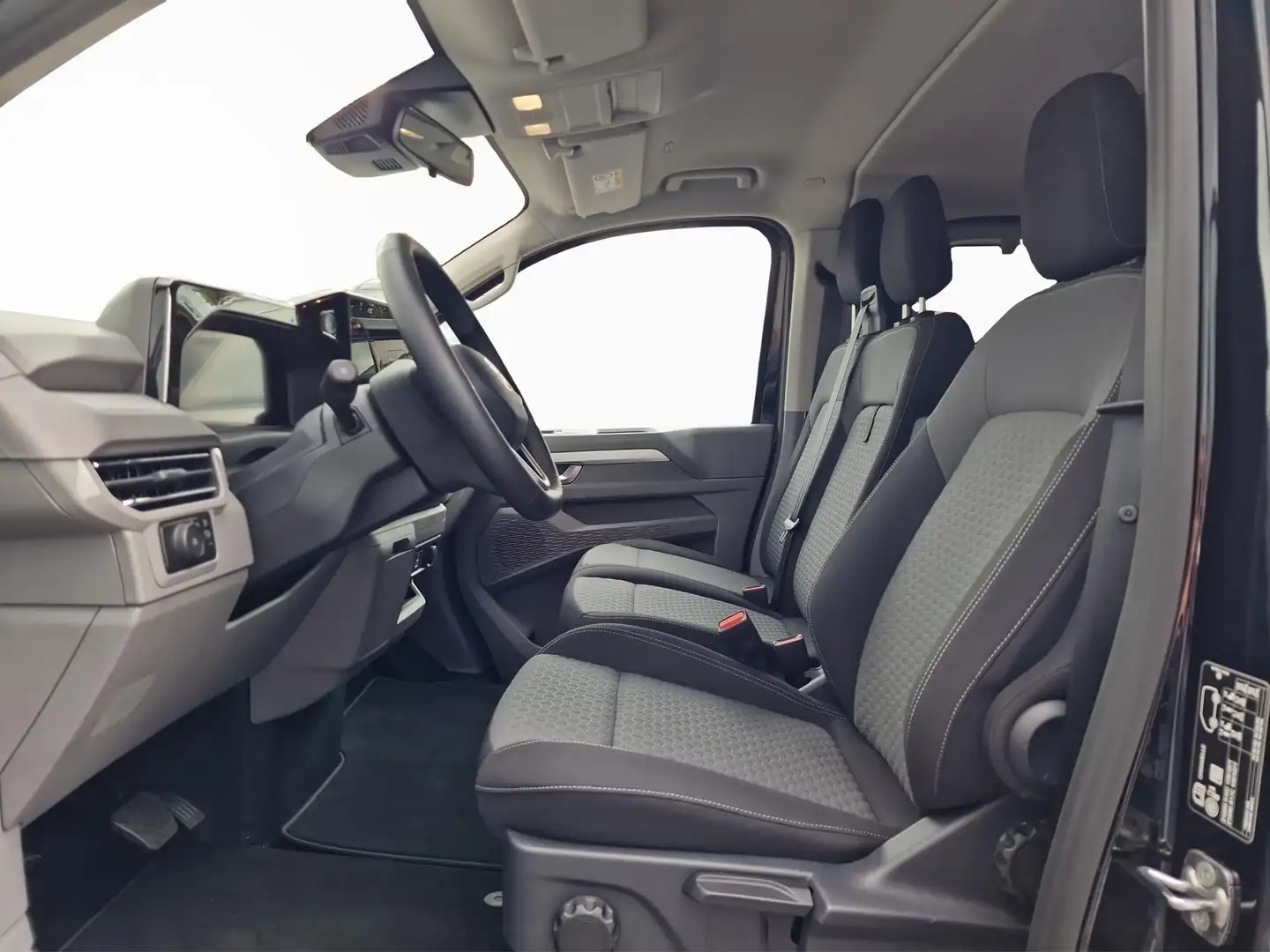 Volkswagen T7 Caravelle LIFE Schwarz - 2