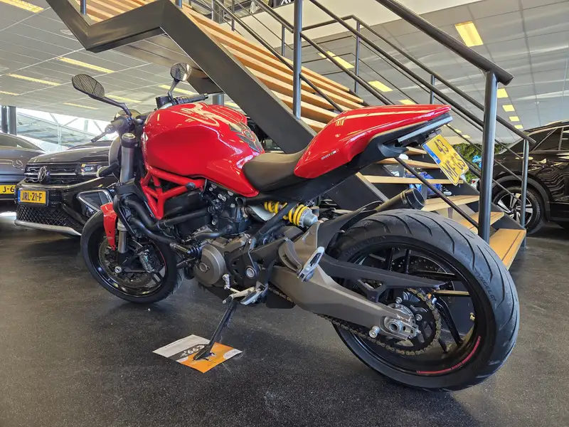 Ducati Monster 821 - foto 4