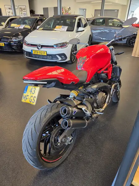 Ducati Monster 821 - foto 5