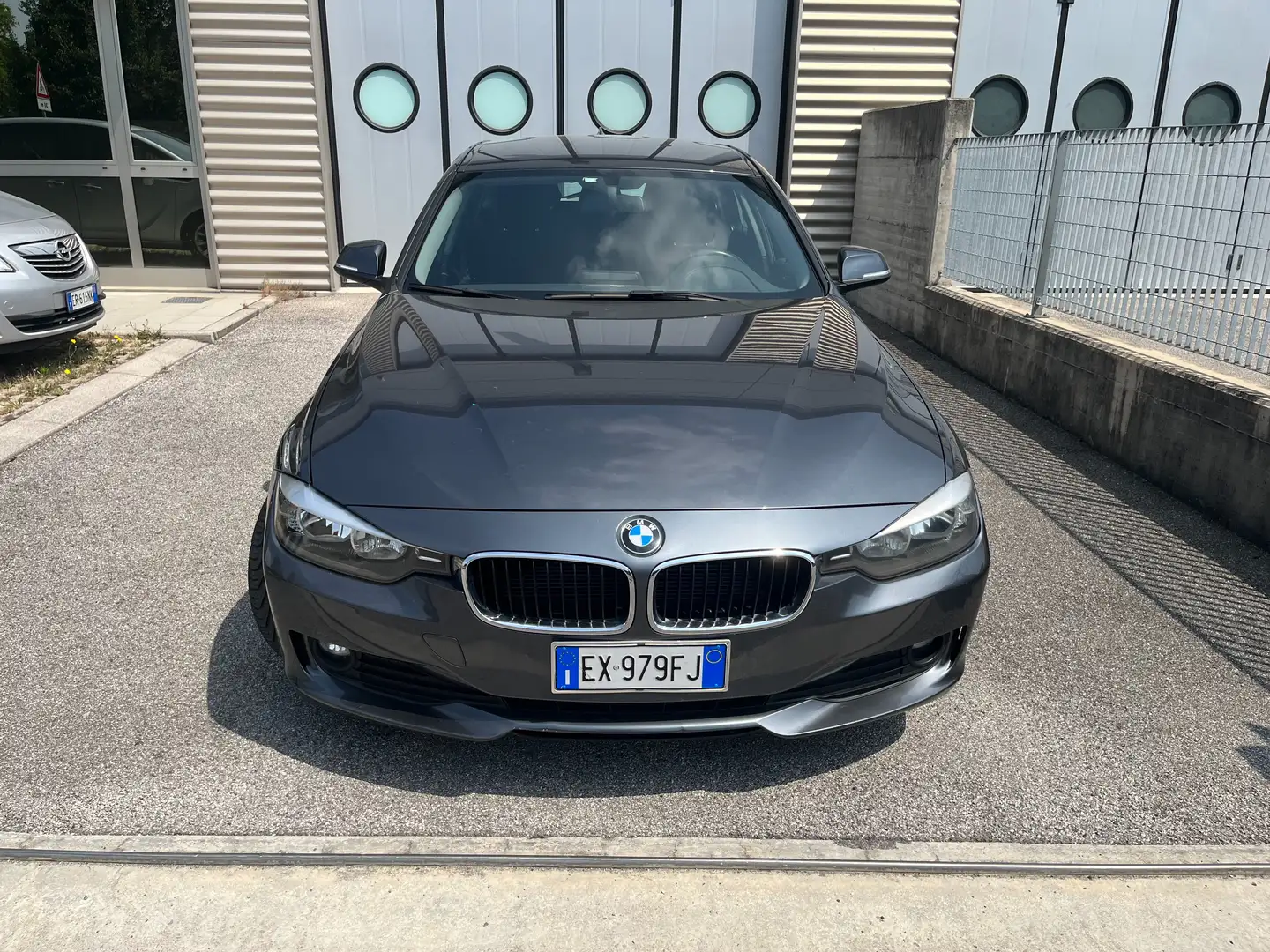 BMW 320 Serie 3 F31 2012 Touring 320d Touring xdrive Sport Grijs - 2