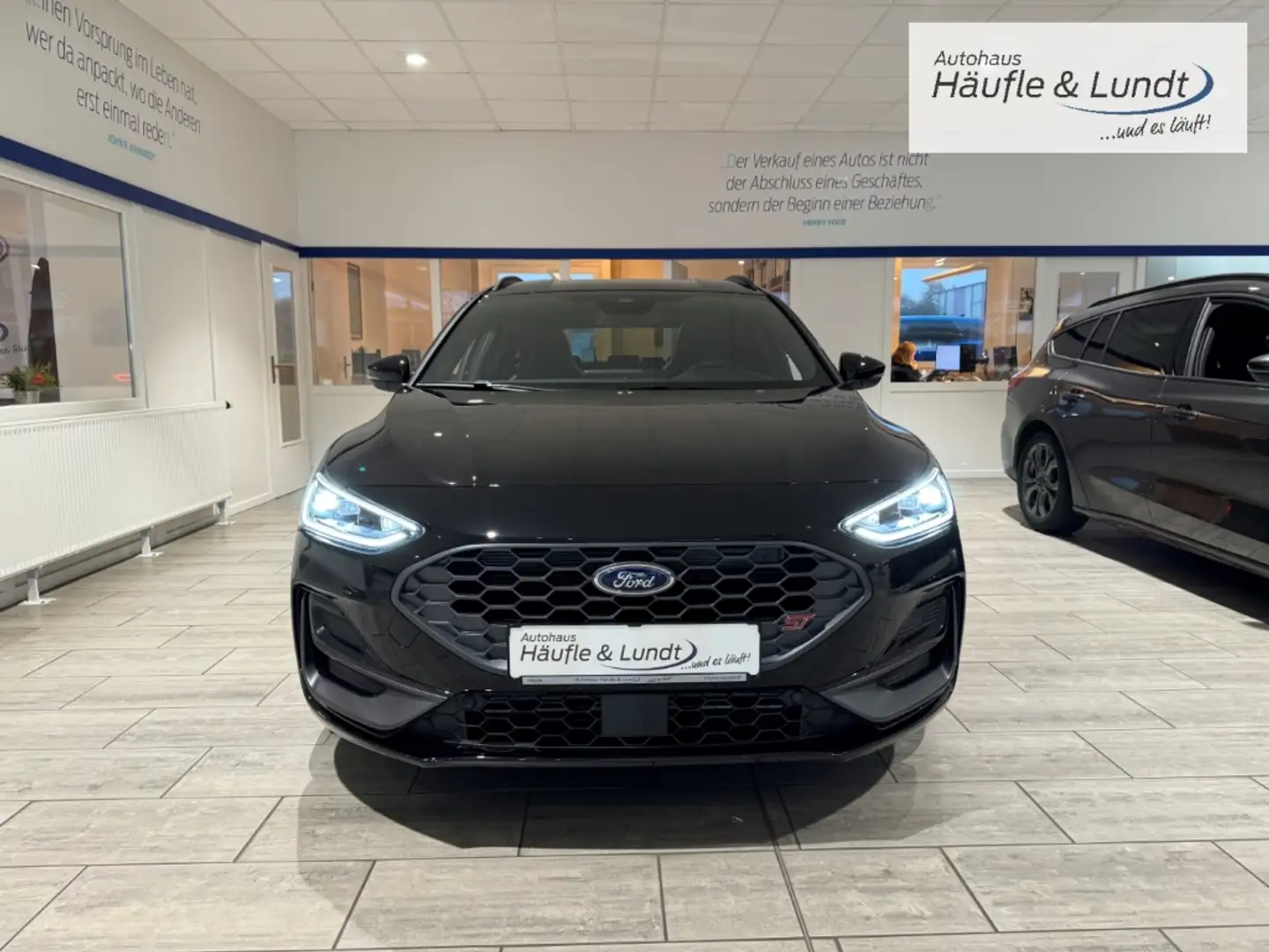 Ford Focus Turnier ST X El. Heckklappe AHK B & O HUD Schwarz - 2