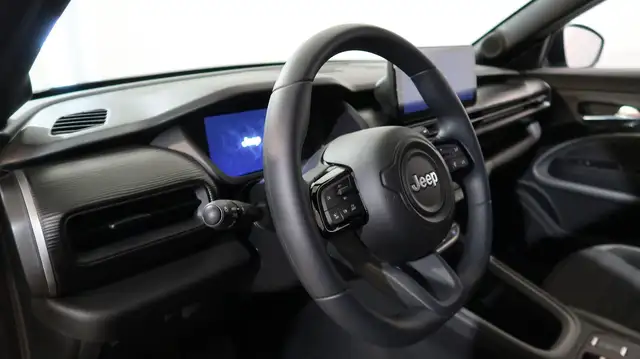 Jeep Avenger view 4
