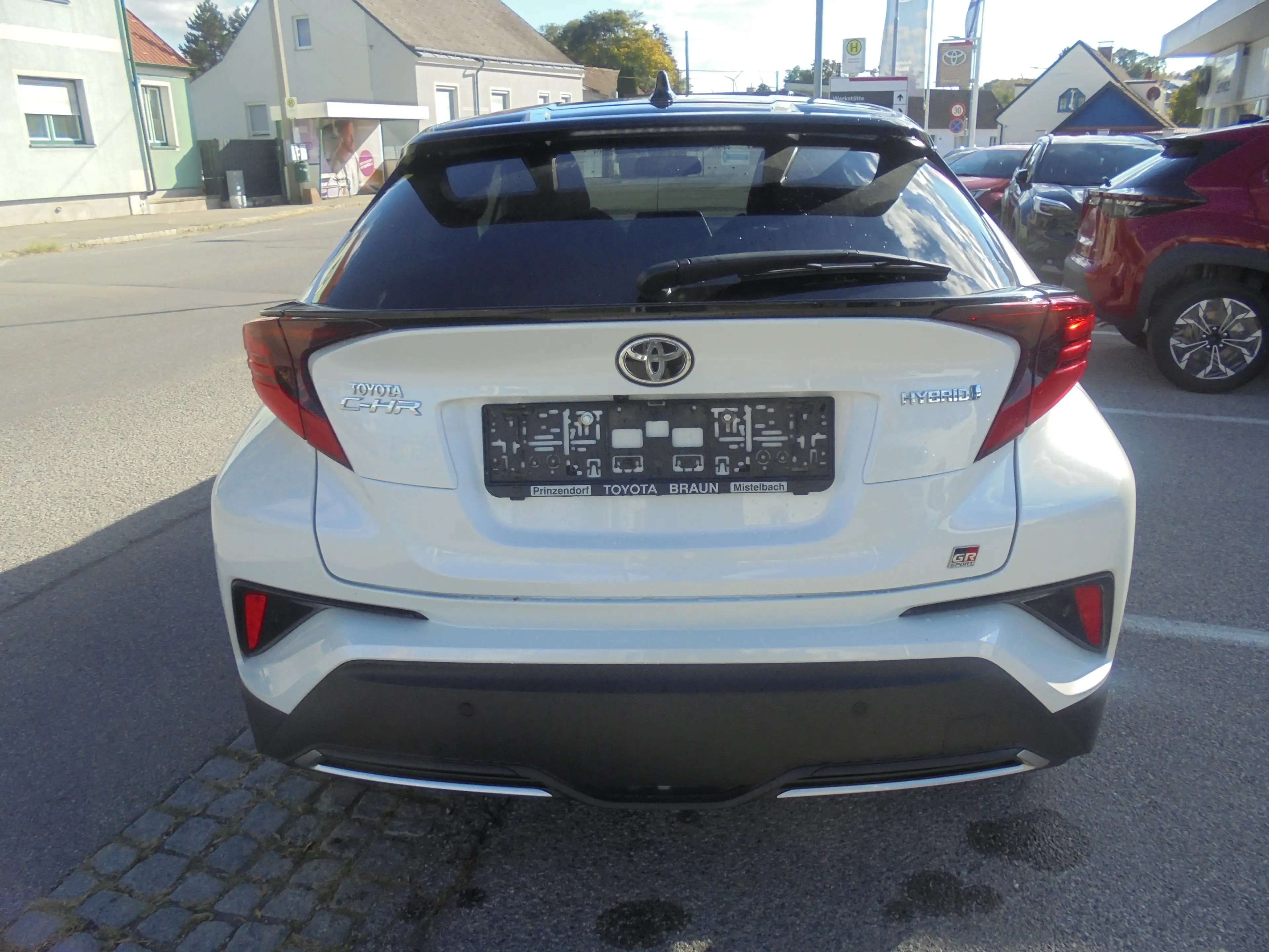 Toyota C-HR Hybrid GR Sport — photo 4