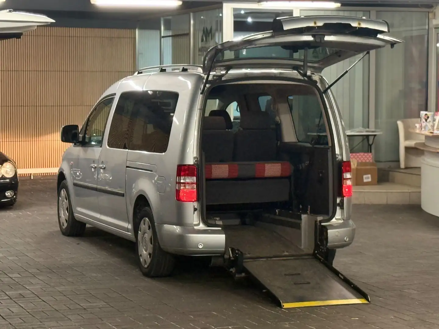 Volkswagen Caddy DSG Maxi Behindertengerecht-Rampe Silber - 2