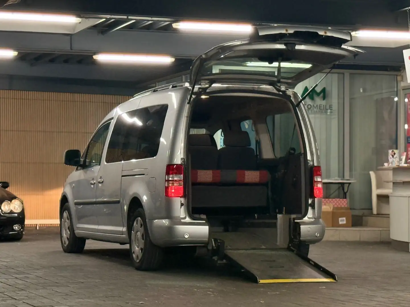 Volkswagen Caddy DSG Maxi Behindertengerecht-Rampe Silber - 1