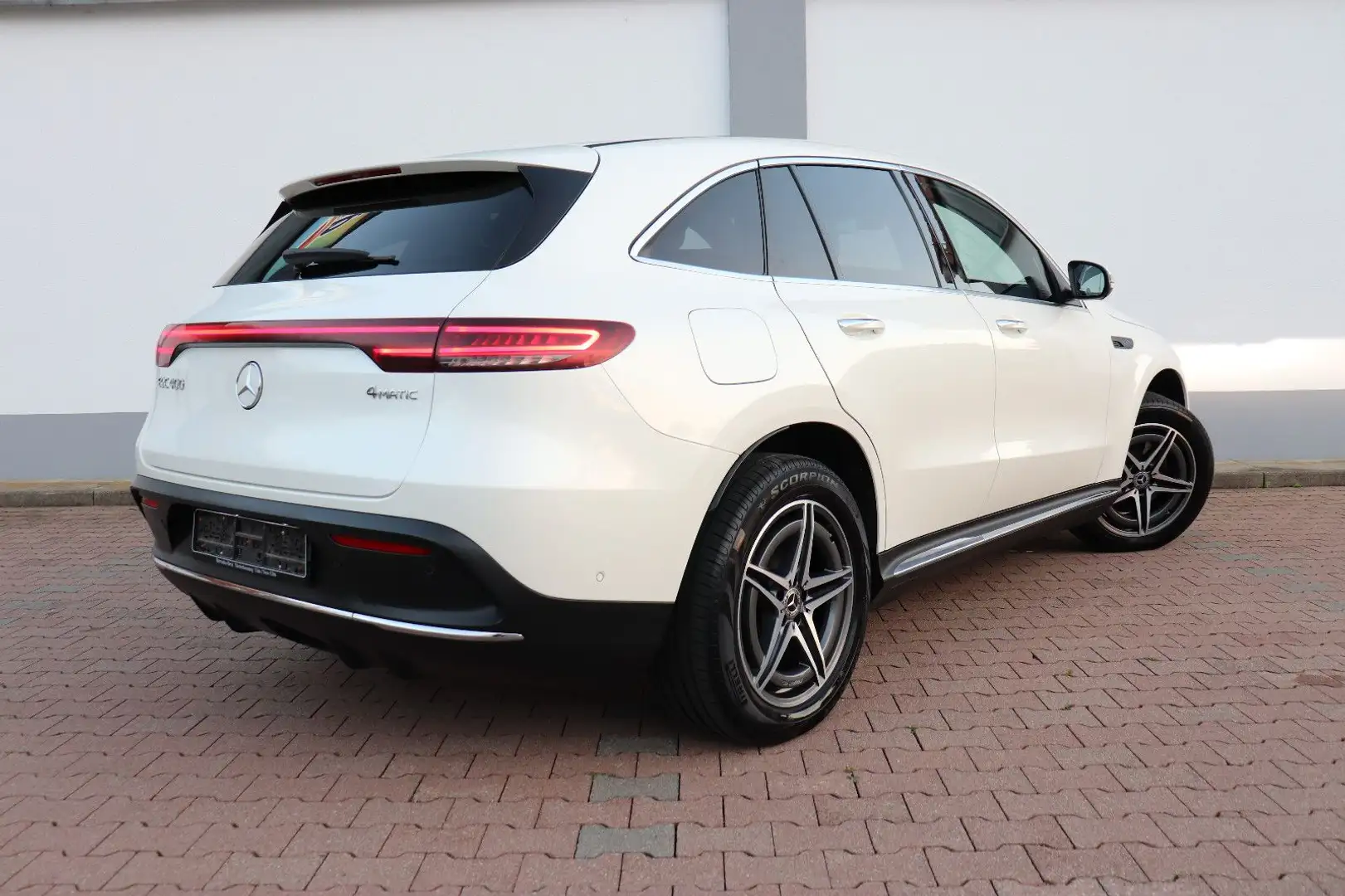 Mercedes-Benz EQC 400 4M AMG*360°LEDER*HEADUP*AHK*BURM*MASSAGE*MULTIB Blanc - 2