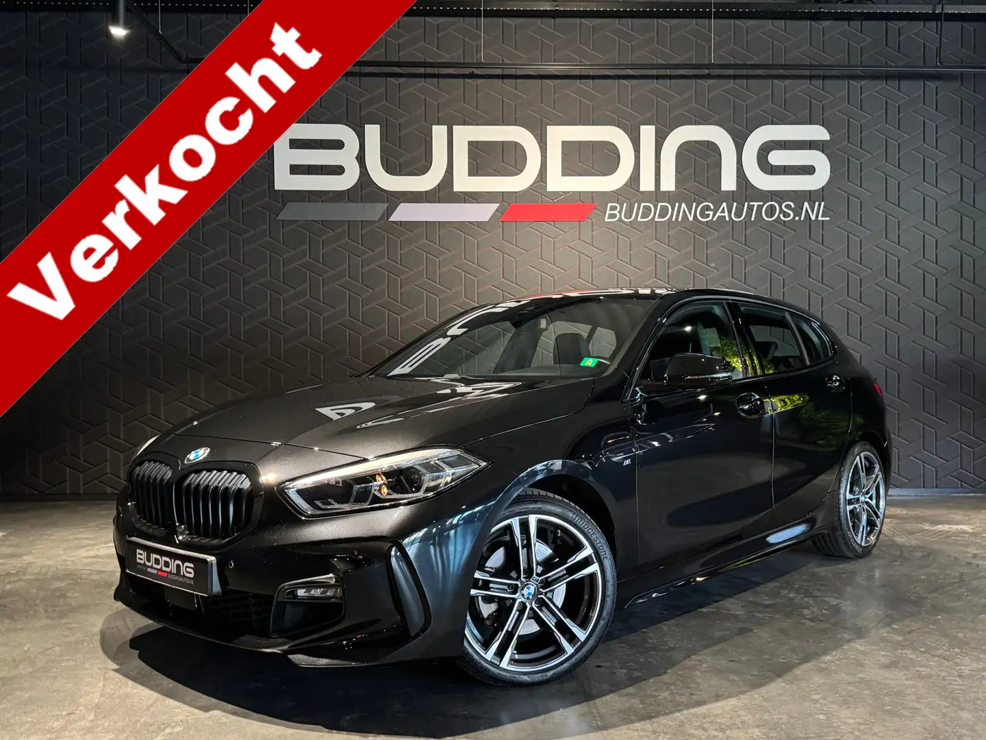 BMW 118 1-serie 118i High Exe Ed | M-sport | CarPlay | Led Zwart - 1