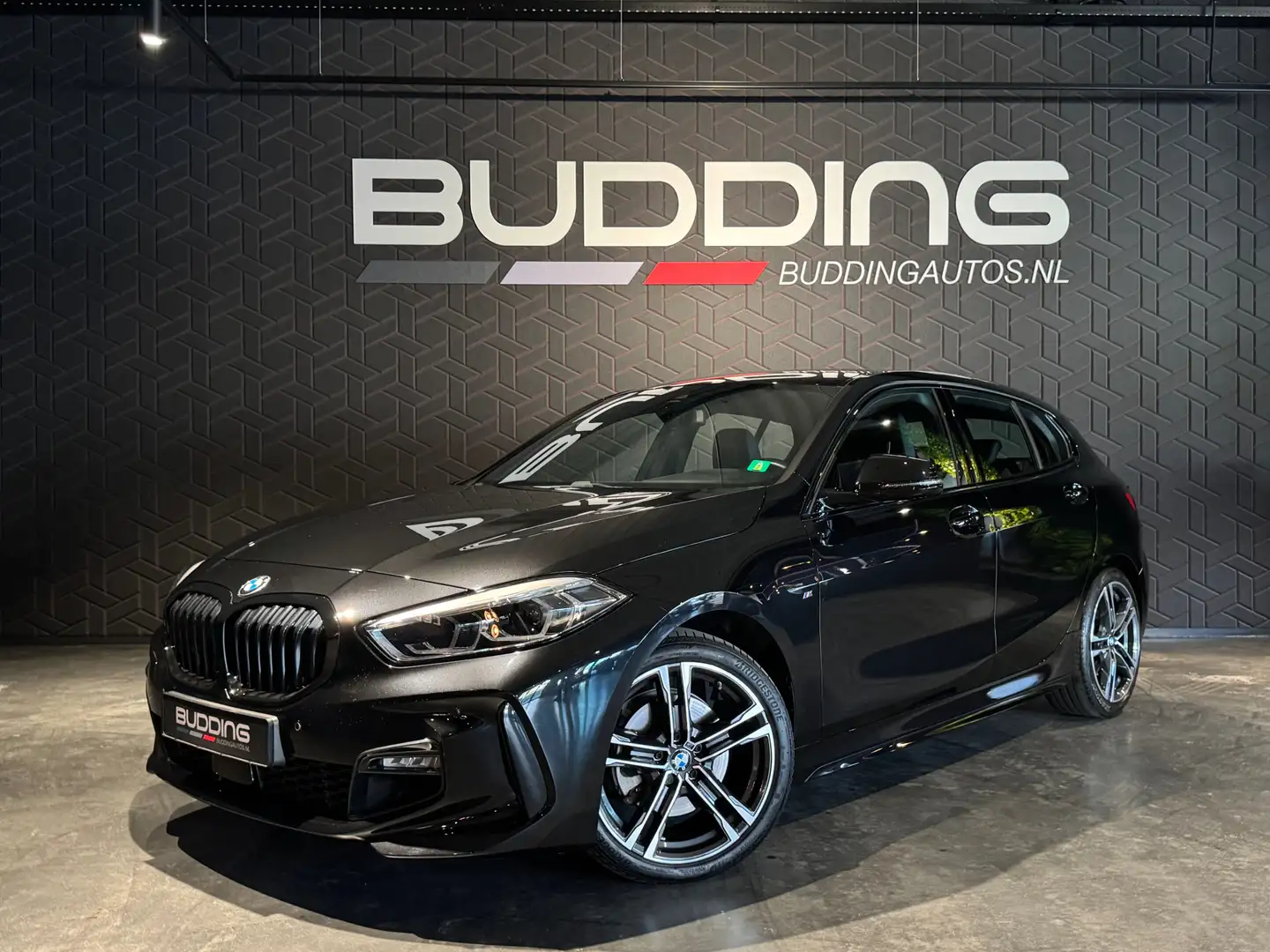 BMW 118 1-serie 118i High Exe Ed | M-sport | CarPlay | Led Schwarz - 1