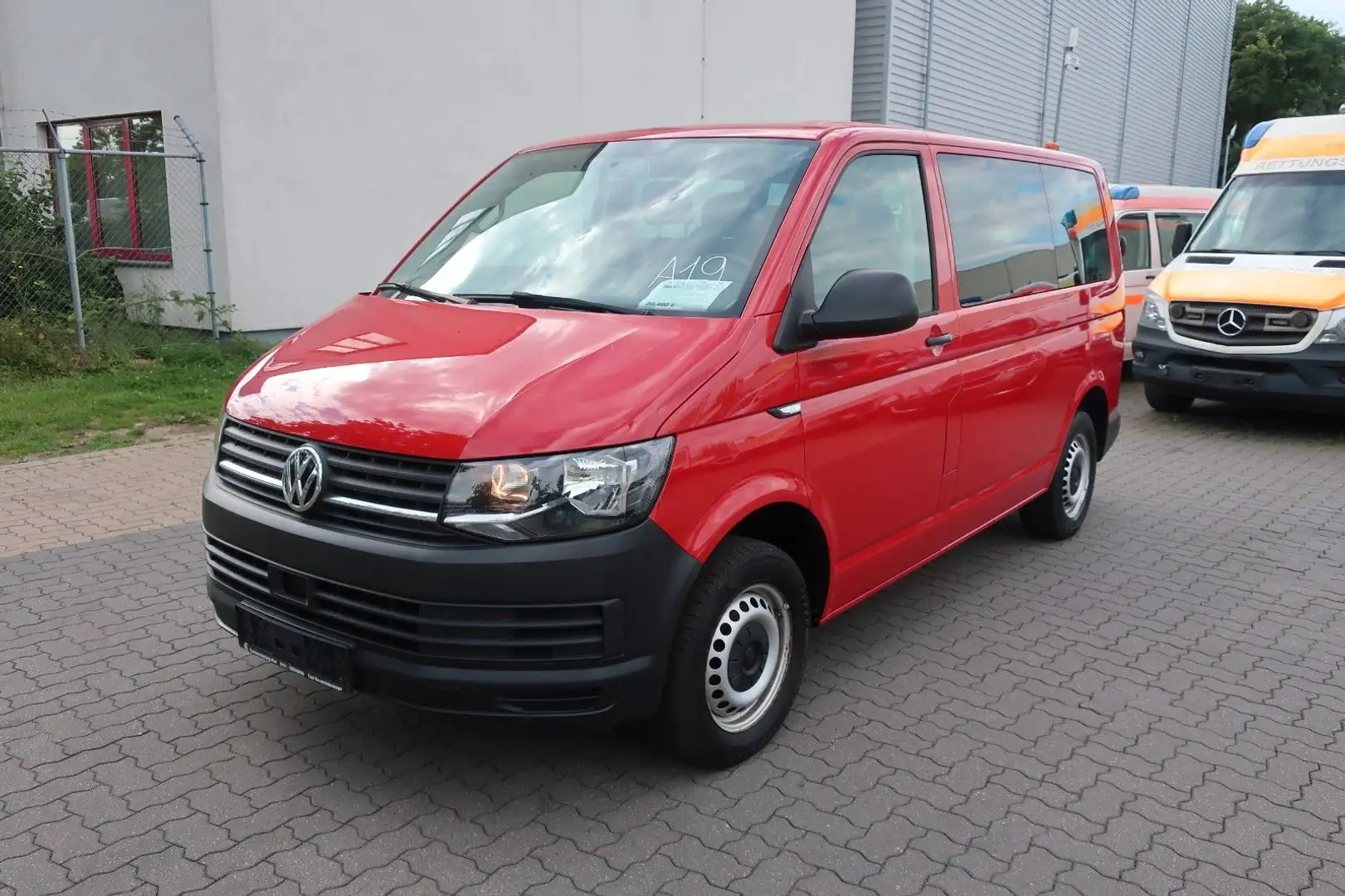 Volkswagen T6 Transporter Kombi / 1 Hand / Klima / 9 Sitze Rot - 1