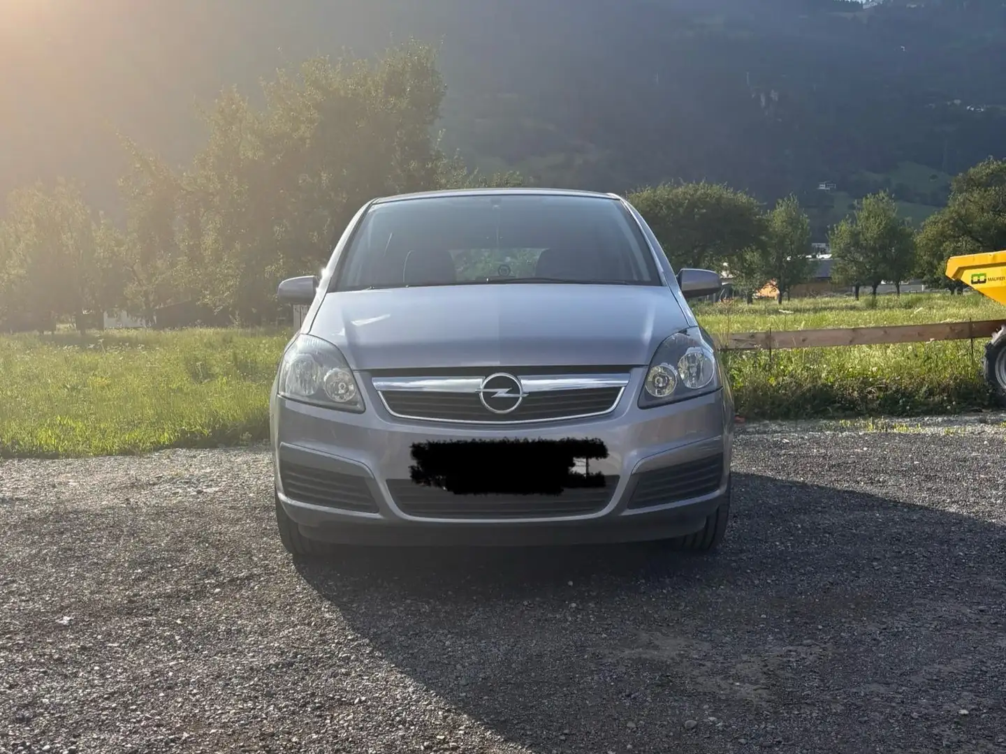 Opel Zafira Zafira Edition Plus 1,6 Edition Plus Grau - 1