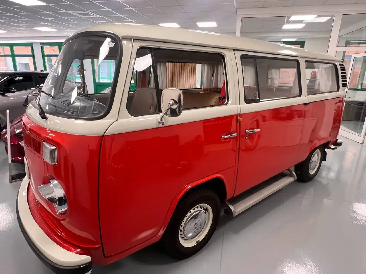 Volkswagen T2 BUS BAYWINDOW 8 POSTI, foto 3