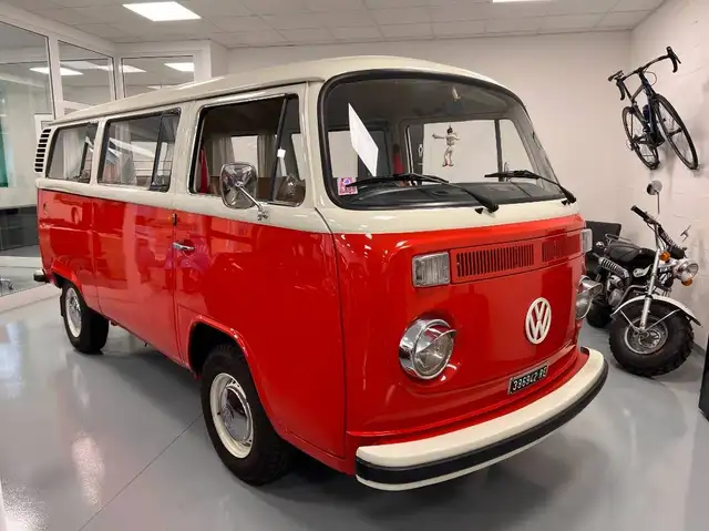 Volkswagen T2 BUS BAYWINDOW 8 POSTI
