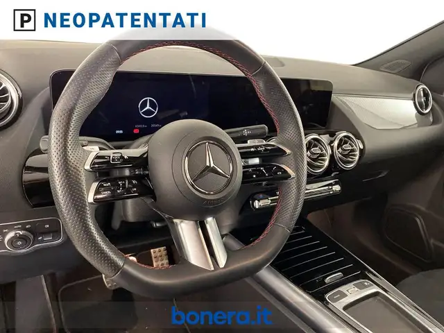 Mercedes-Benz B Class view 12