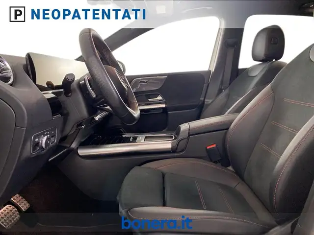 Mercedes-Benz B Class view 11