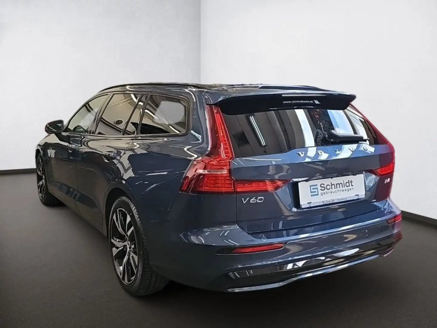 Volvo V60 Plus Dark B4 Mild Hybrid Benzin Blau - 2