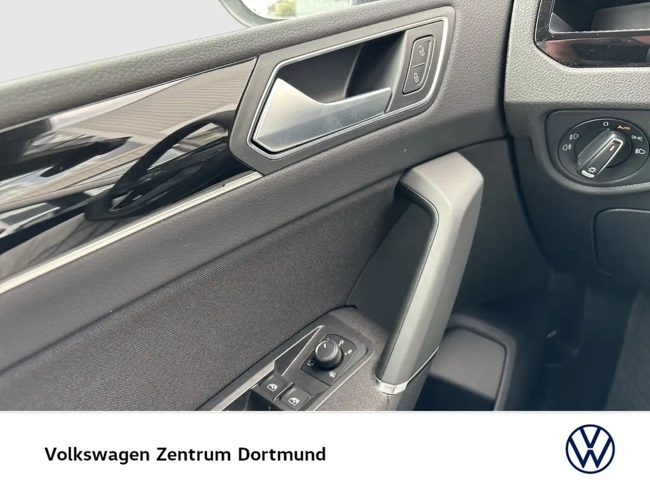 Volkswagen Touran 2.0 HIGHLINE STANDHZ. AHK ACC LM17 NAVI 17