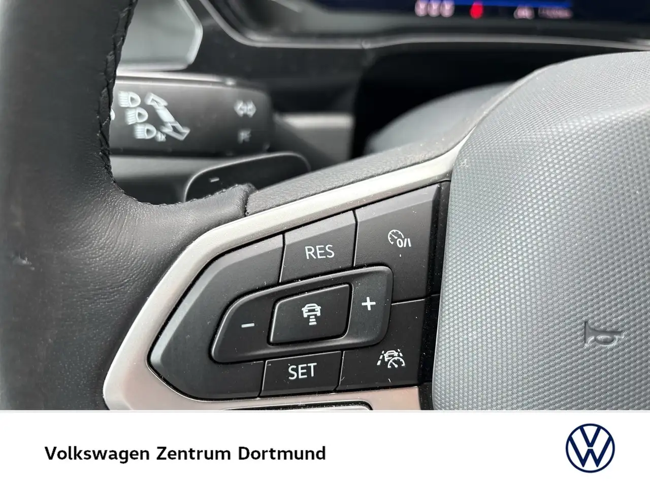 Volkswagen Touran 2.0 HIGHLINE STANDHZ. AHK ACC LM17 NAVI 15