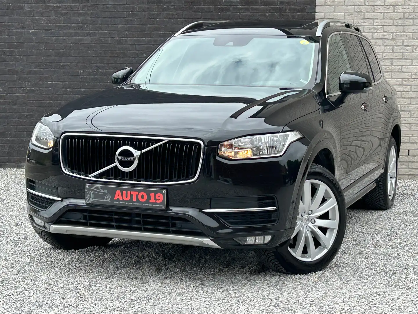Volvo XC90 2.0 D5 4WD Momentum 7pl. Geartronic (TVAC %21) Zwart - 2