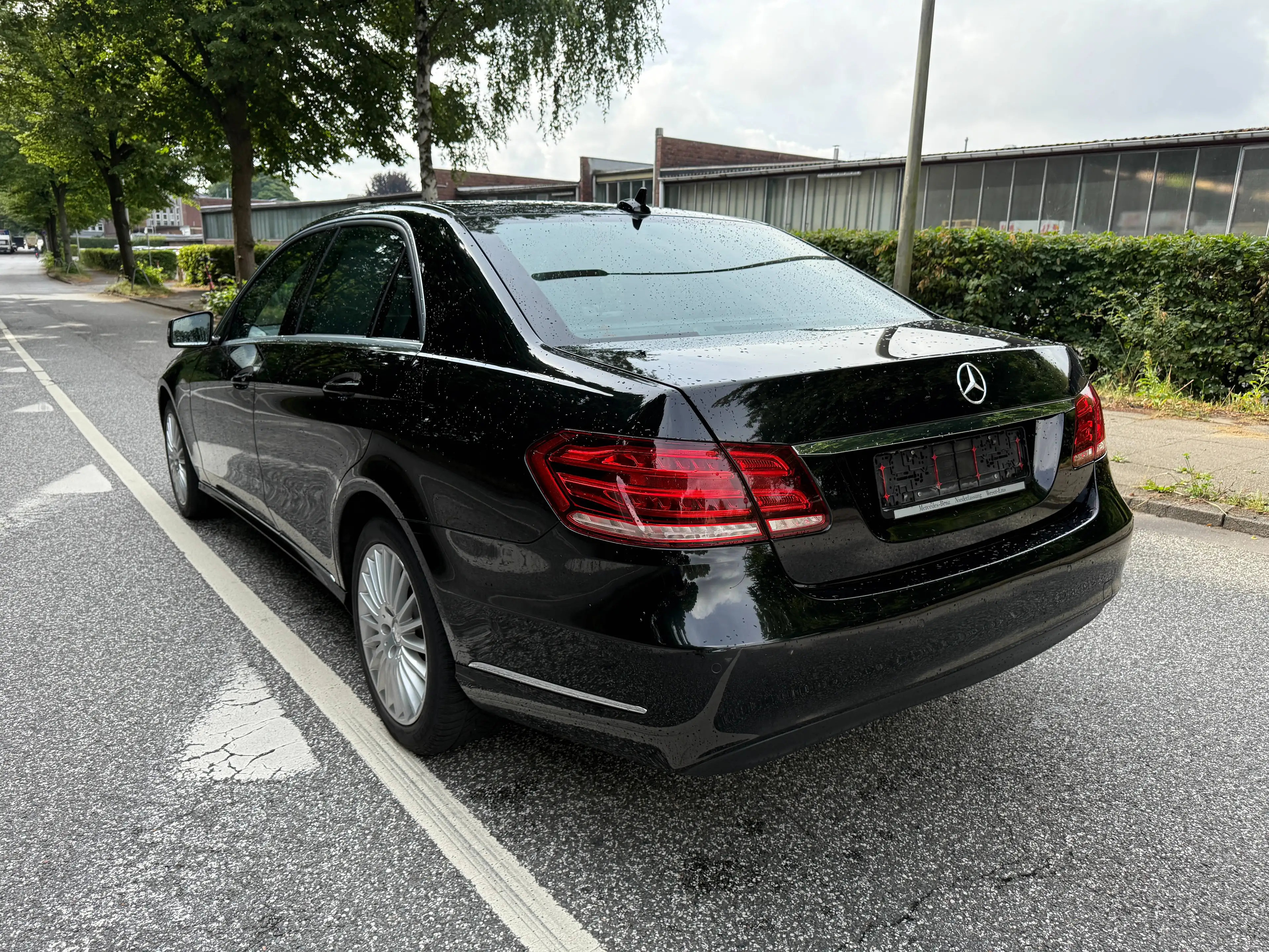 Mercedes-Benz E 250 E 250-Limousine LED-Navi-Distronic+-Totwinkel — photo 5
