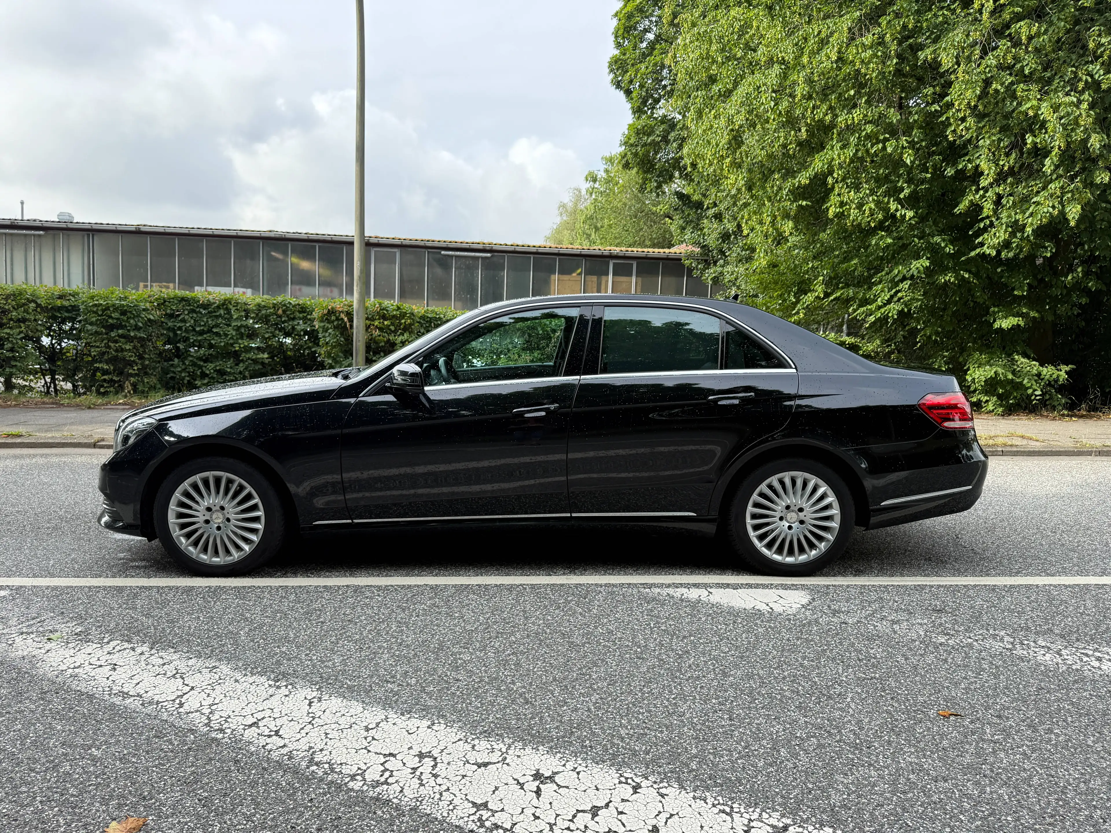 Mercedes-Benz E 250 E 250-Limousine LED-Navi-Distronic+-Totwinkel — photo 4