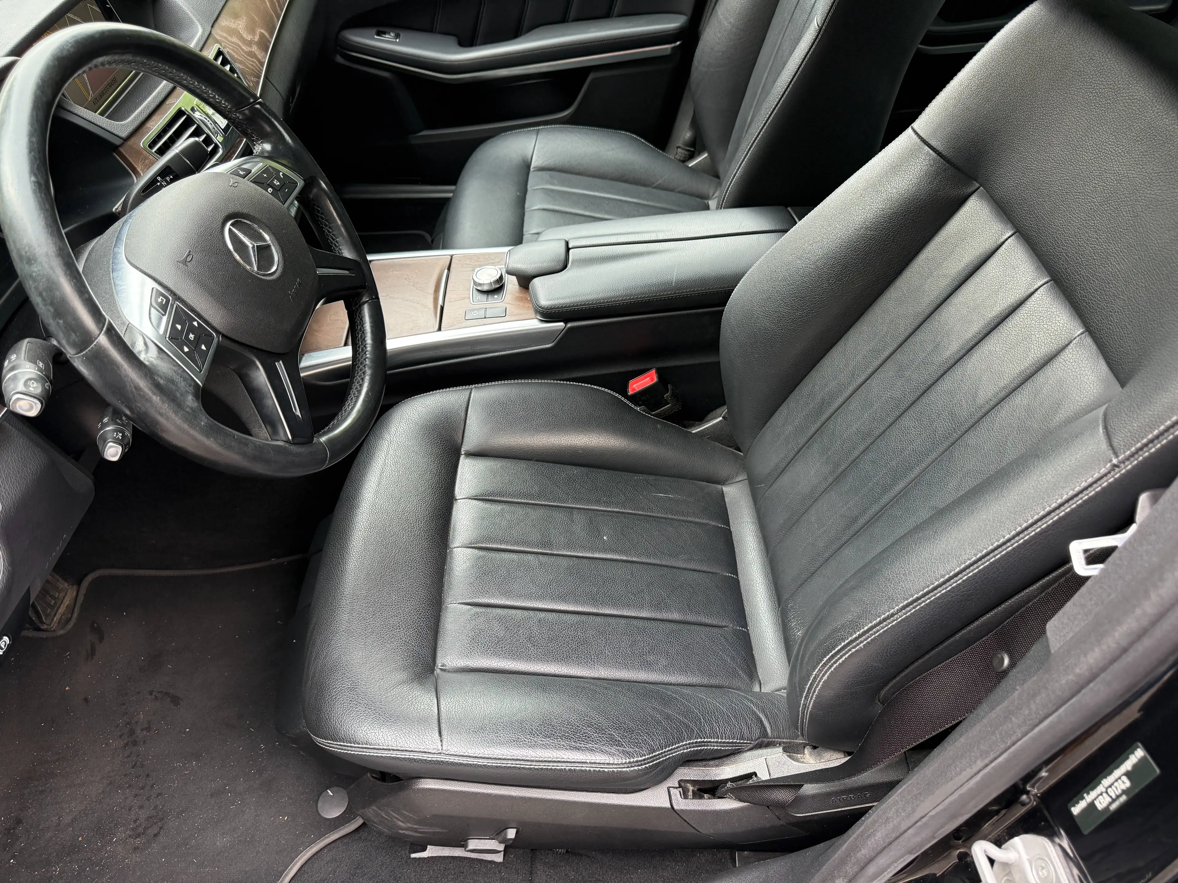 Mercedes-Benz E 250 E 250-Limousine LED-Navi-Distronic+-Totwinkel — photo 11