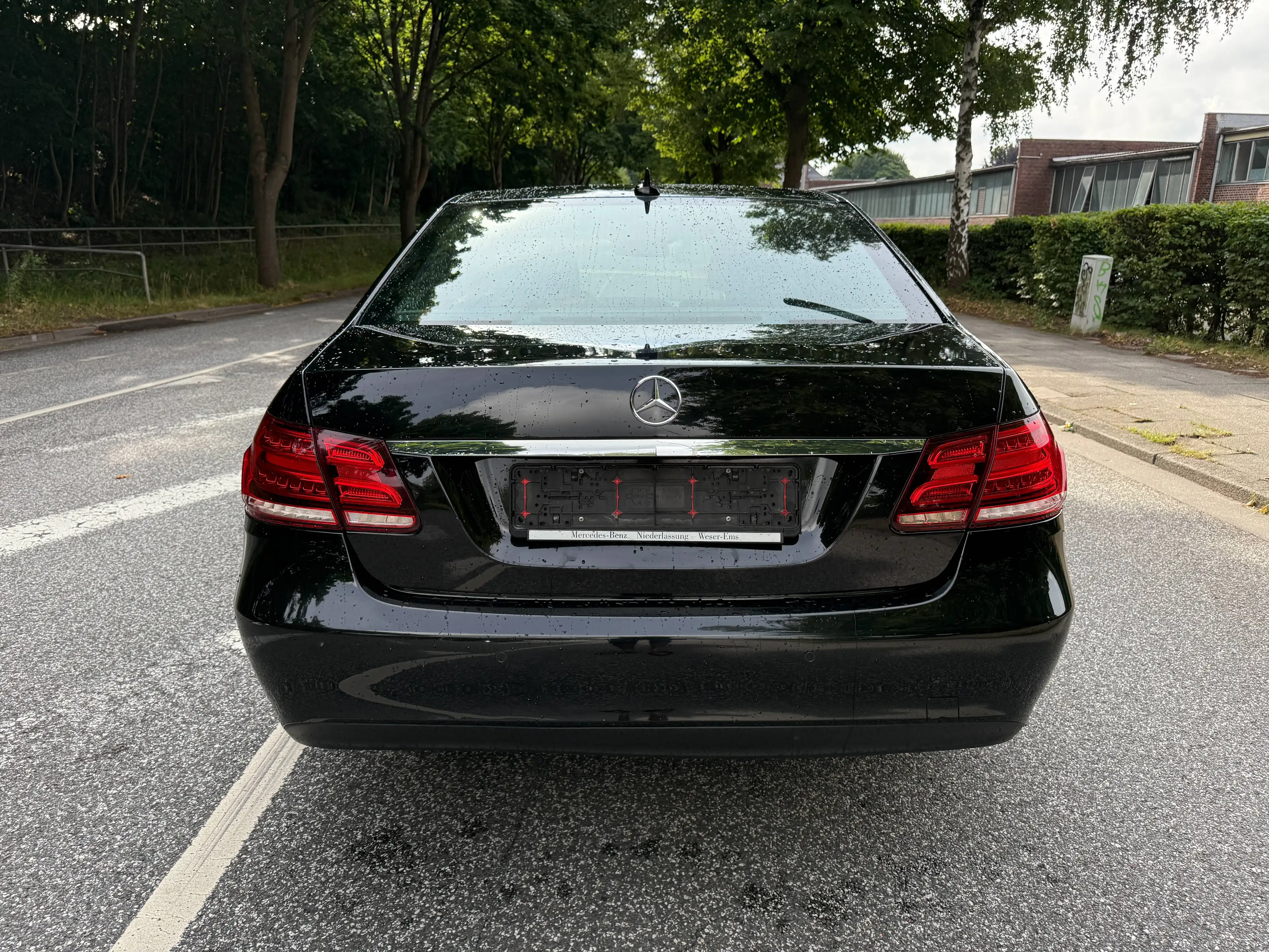 Mercedes-Benz E 250 E 250-Limousine LED-Navi-Distronic+-Totwinkel — photo 6