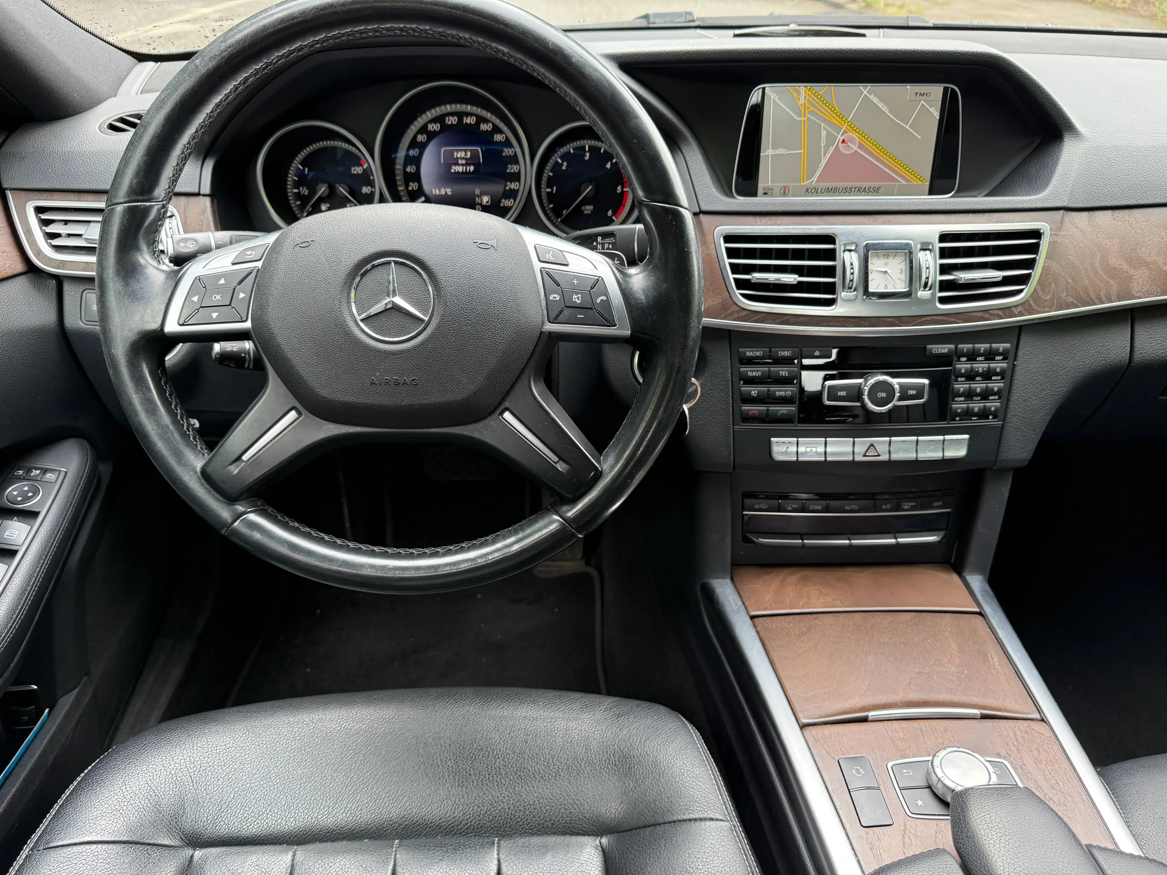 Mercedes-Benz E 250 E 250-Limousine LED-Navi-Distronic+-Totwinkel — photo 13