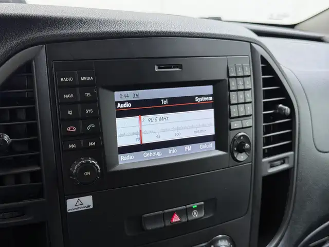 Mercedes-Benz Vito view 11