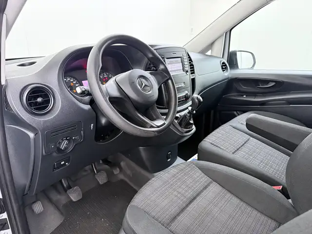 Mercedes-Benz Vito view 3