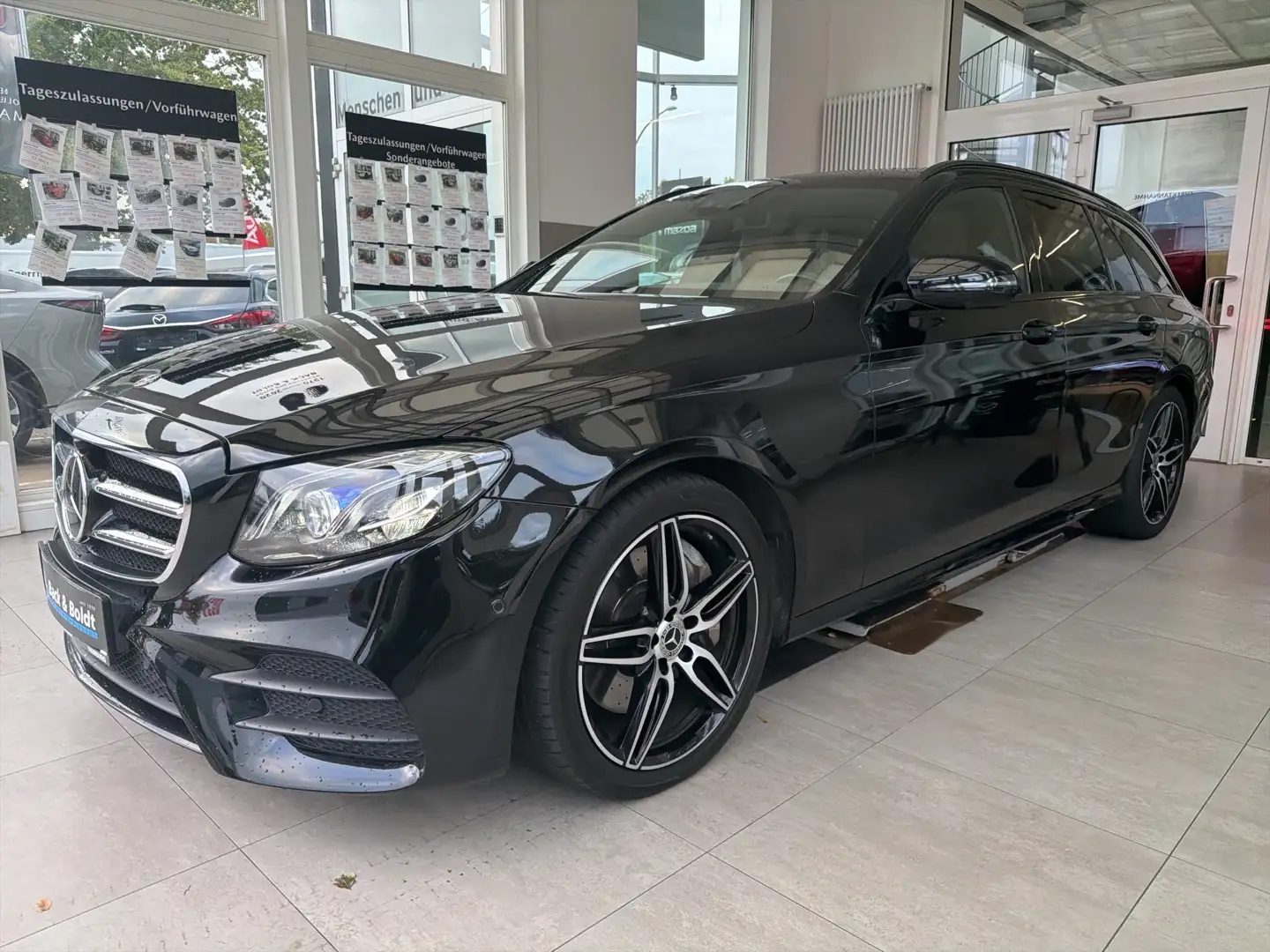 Mercedes-Benz E 400 d 4Matic T-Modell*AMG,PANO,AHK,LEDER,MULTIBEAM* - 2