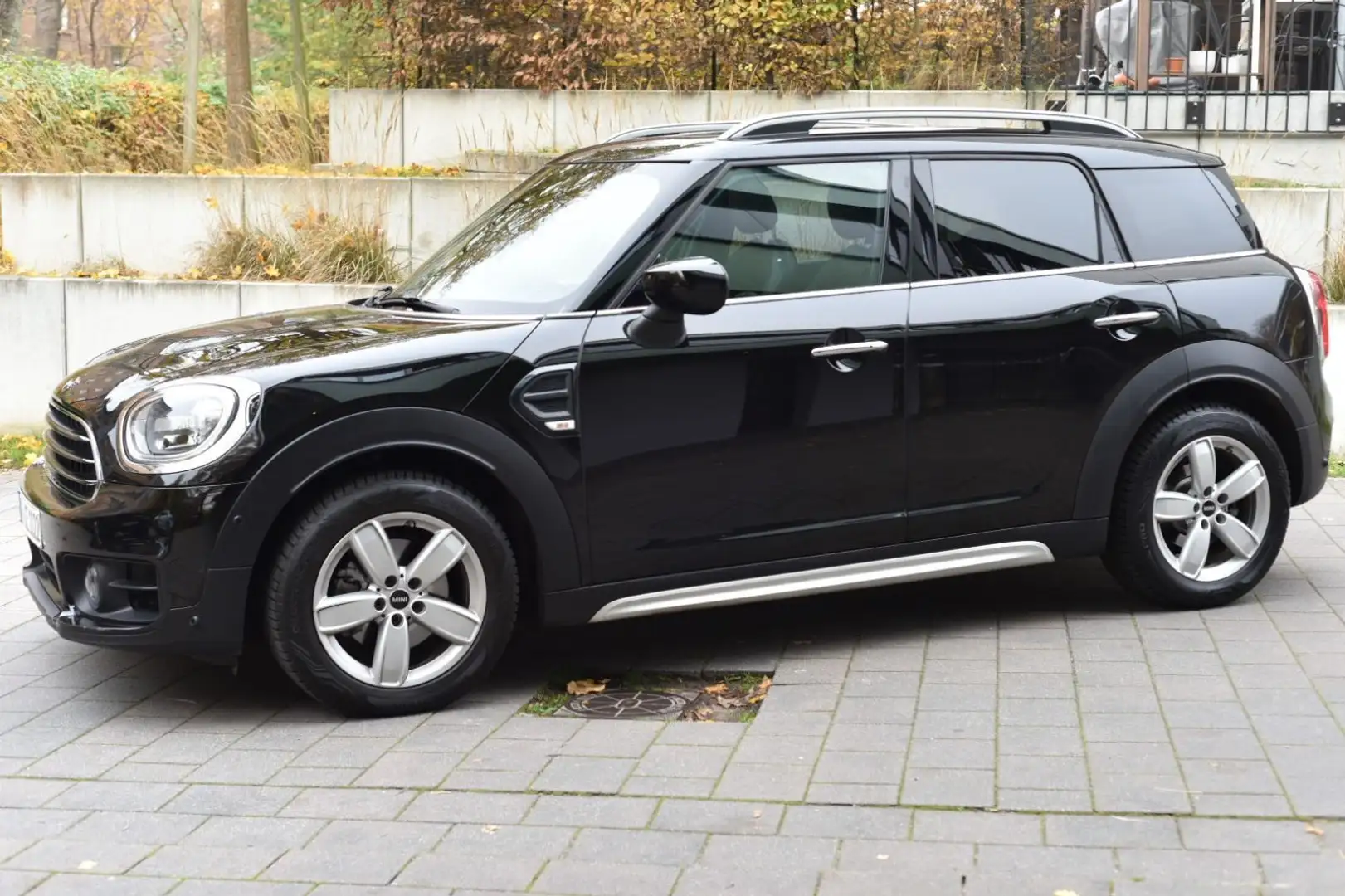 MINI Cooper Countryman Cooper PANO NAVI LEDER Schwarz - 2