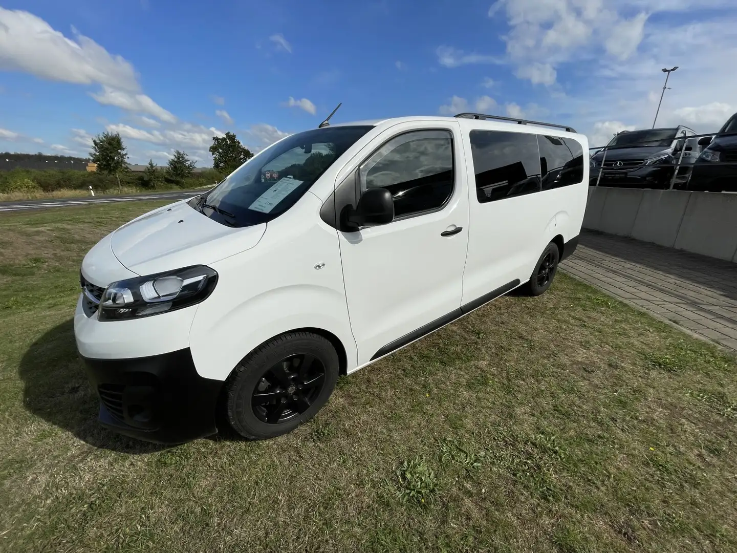 Opel Vivaro Vivaro 1.5 D L (L3) KLIMA+DAB RADIO+9 SITZE+AHK Blanc - 2