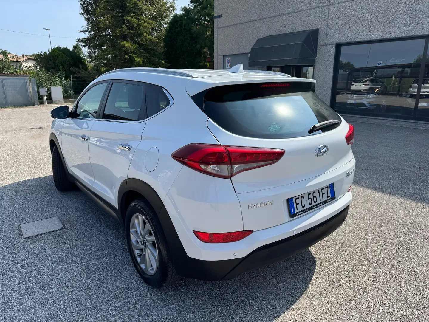 Hyundai TUCSON 1.7 crdi Xpossible 2wd 115cv FULL OPTIONAL Alb - 2