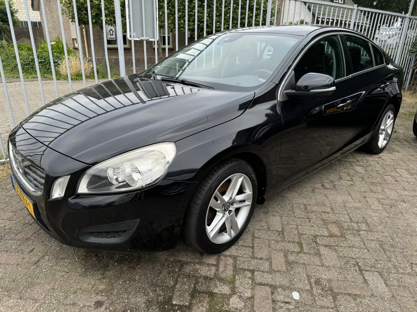 Volvo S60 1.6 T3 Momentum MOTORSCHADE Negro - 1