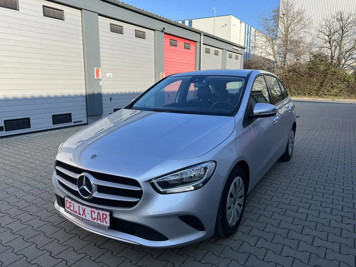 Mercedes-Benz B 180 B 180/1.Hand+Keyless Go+Navigation+Spurhalteassist Silber - 1