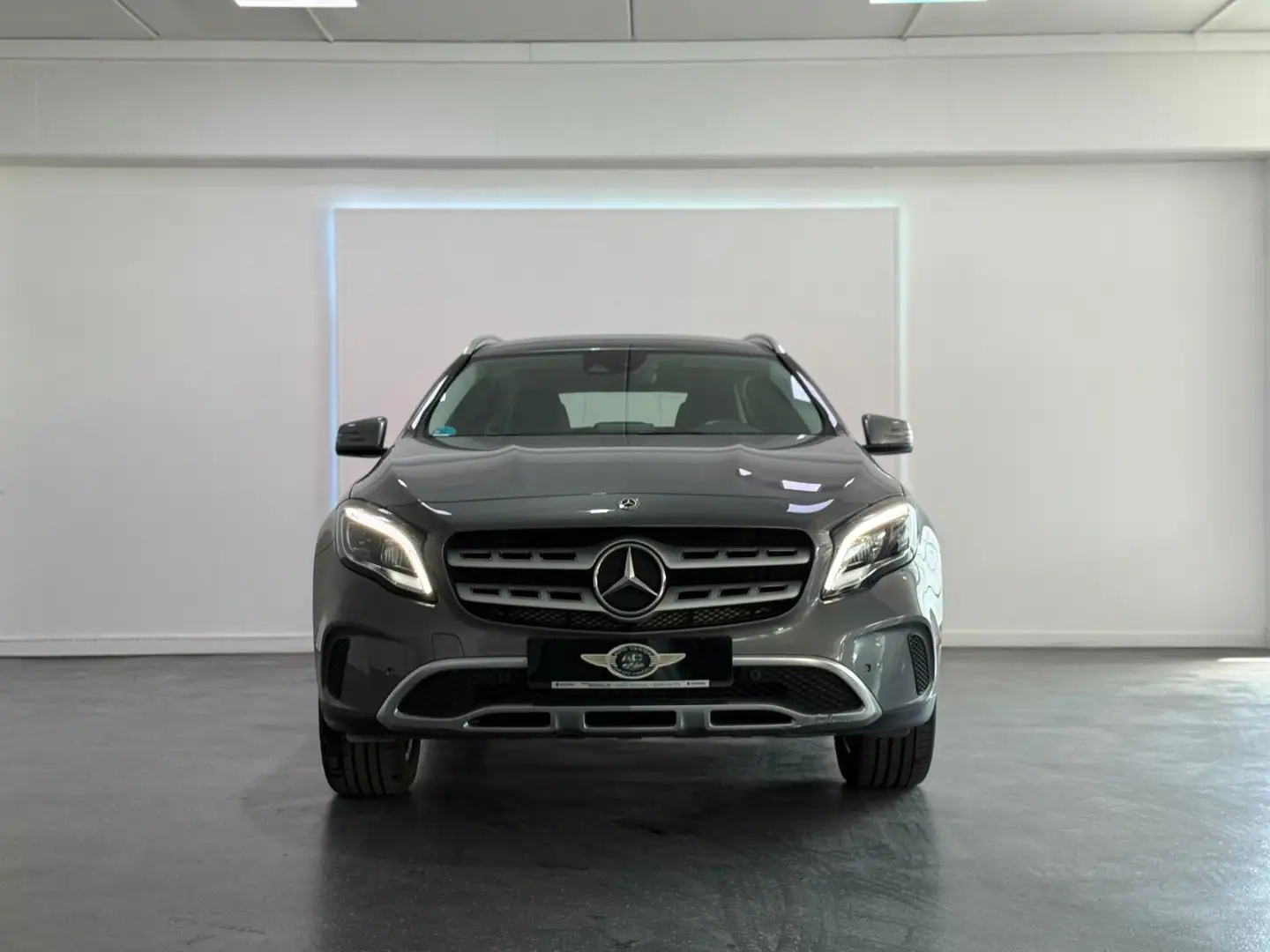 Mercedes-Benz GLA 180 |Temp.|Navi|Cam.|SHZ.| Gris - 2