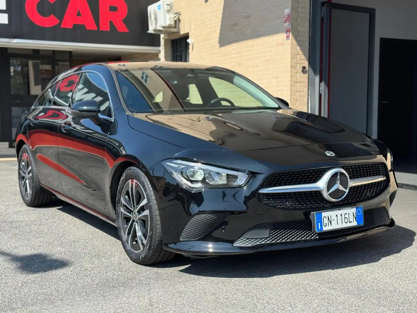 Mercedes-Benz CLA 180 d Automatic Shooting Brake BUSINESS EXTRA Negro - 1