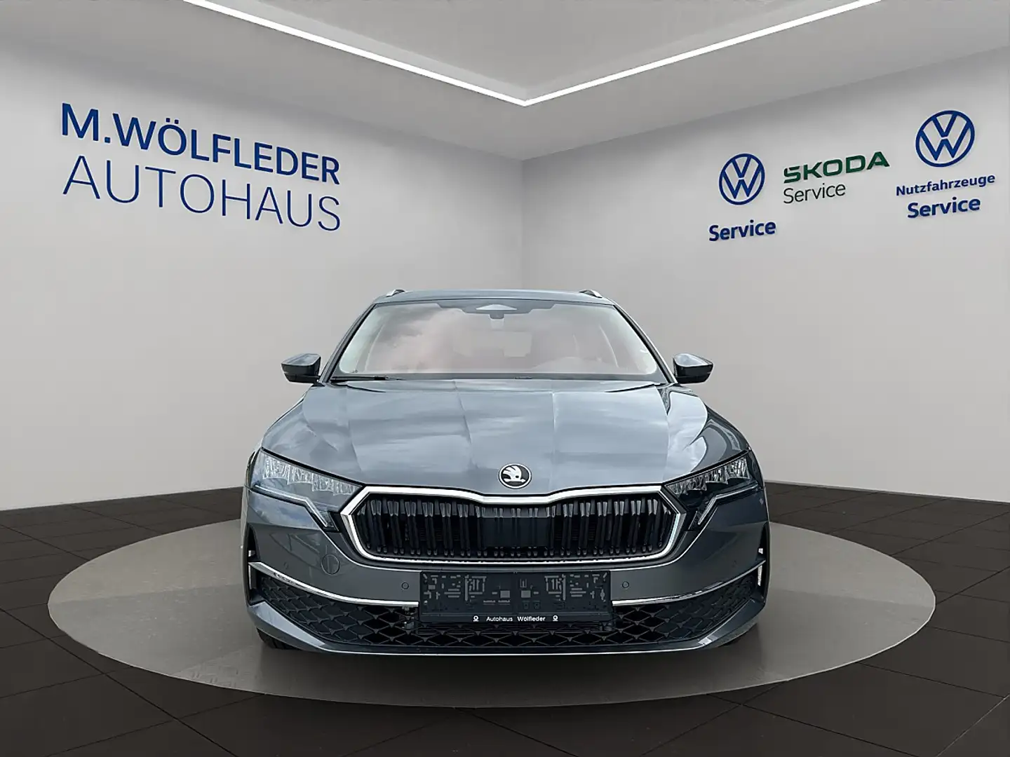 Skoda Octavia Combi TSI mHEV Selection DSG Grau - 2