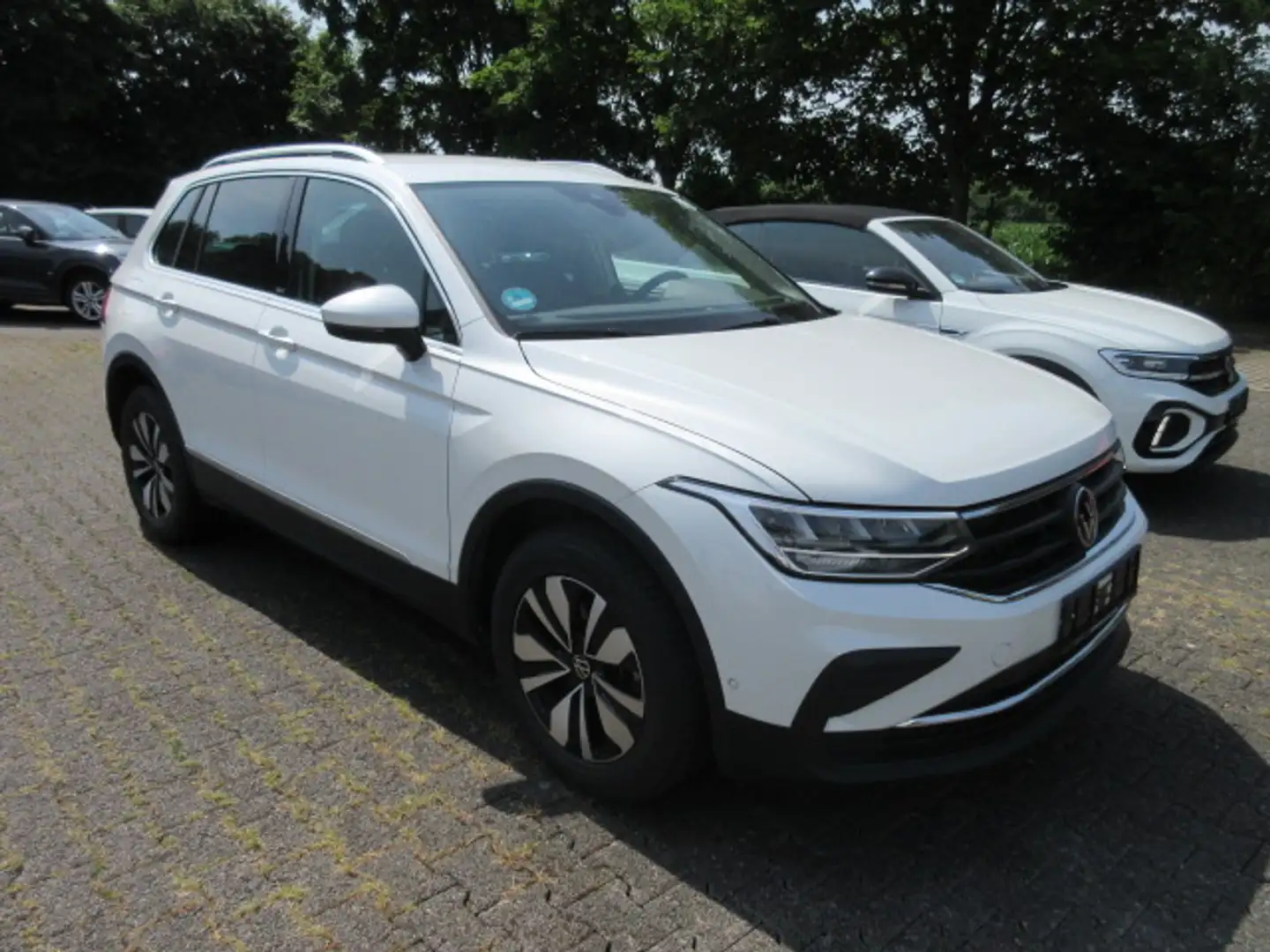 Volkswagen Tiguan MOVE 2.0 TDI DSG NAVI KAMERA LED ACC ALU APS SITZHZG Weiß - 1